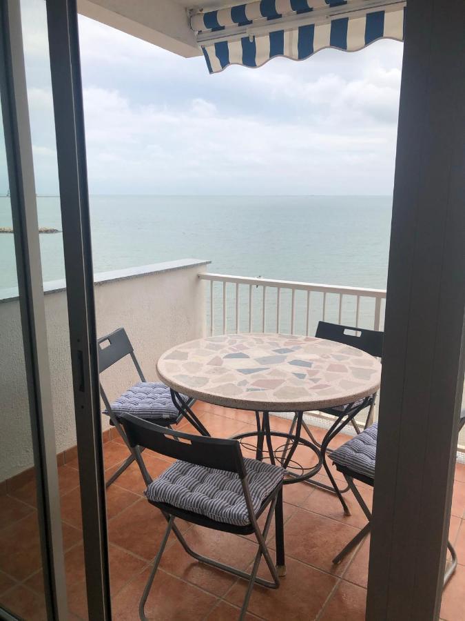 Apartamento en primera línea de mar Sant Carles de la Ràpita Exterior foto