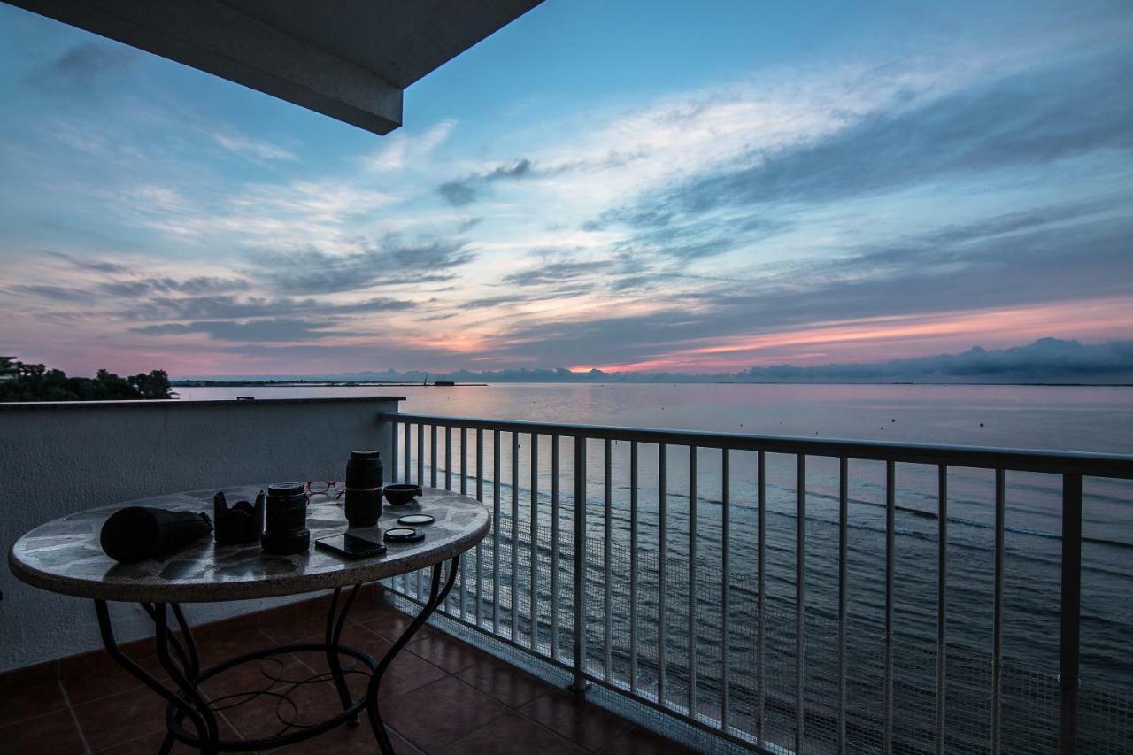 Apartamento en primera línea de mar Sant Carles de la Ràpita Exterior foto